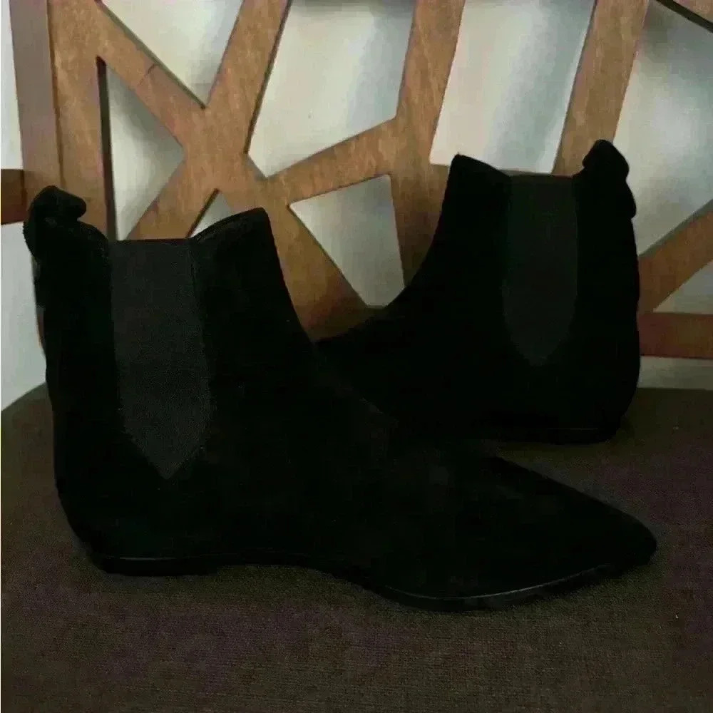 A G L
Leather ankle boot with elastic used like a new - Picture 11 of 11
